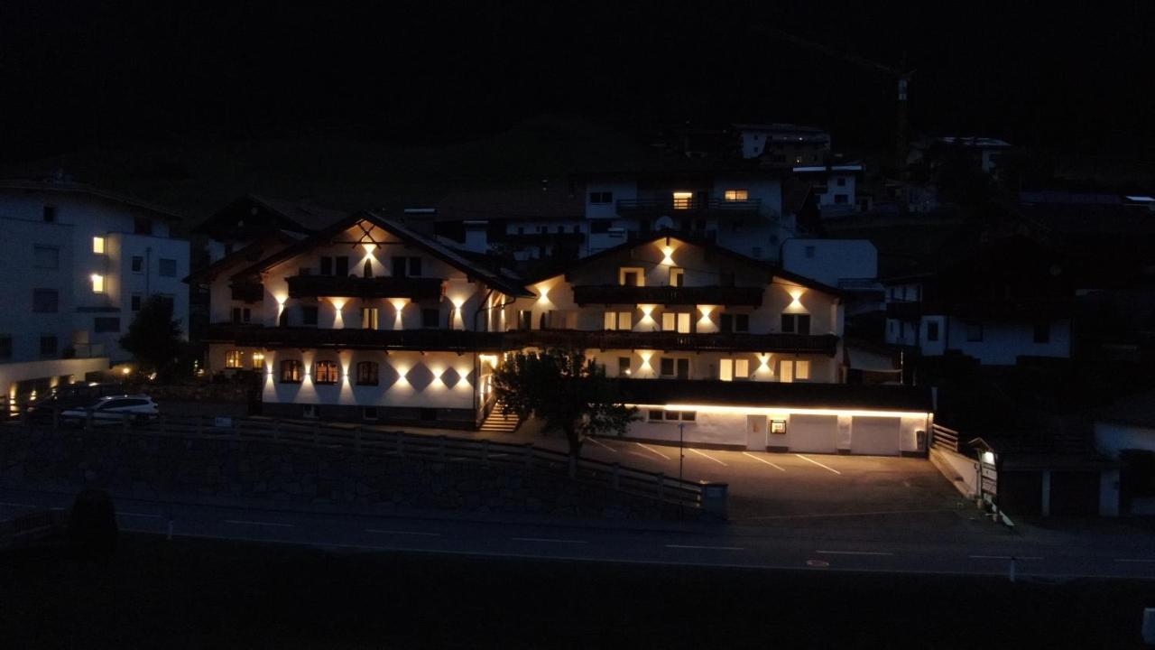 Alpen Gasthof Apartments Hohe Burg 堤林斯 外观 照片