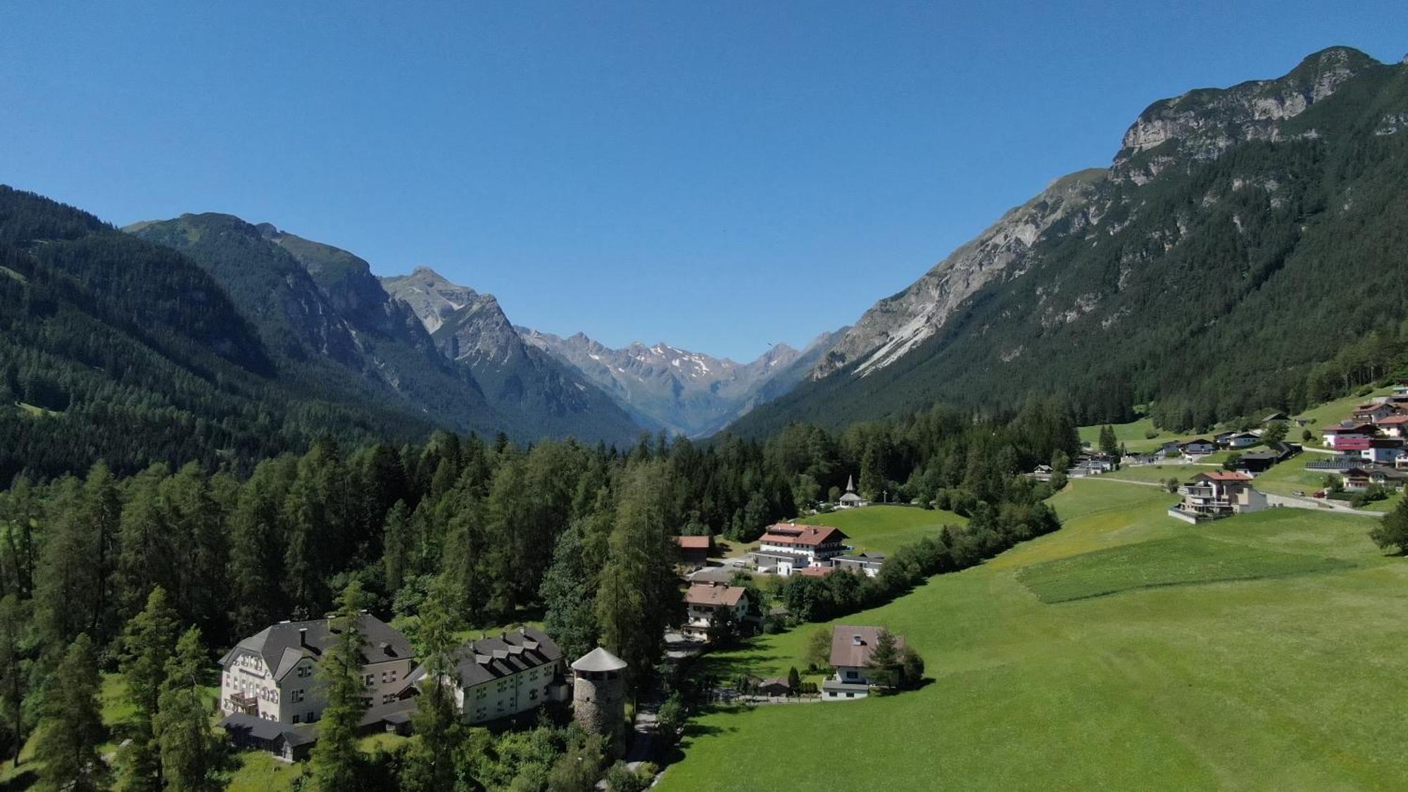 Alpen Gasthof Apartments Hohe Burg 堤林斯 外观 照片
