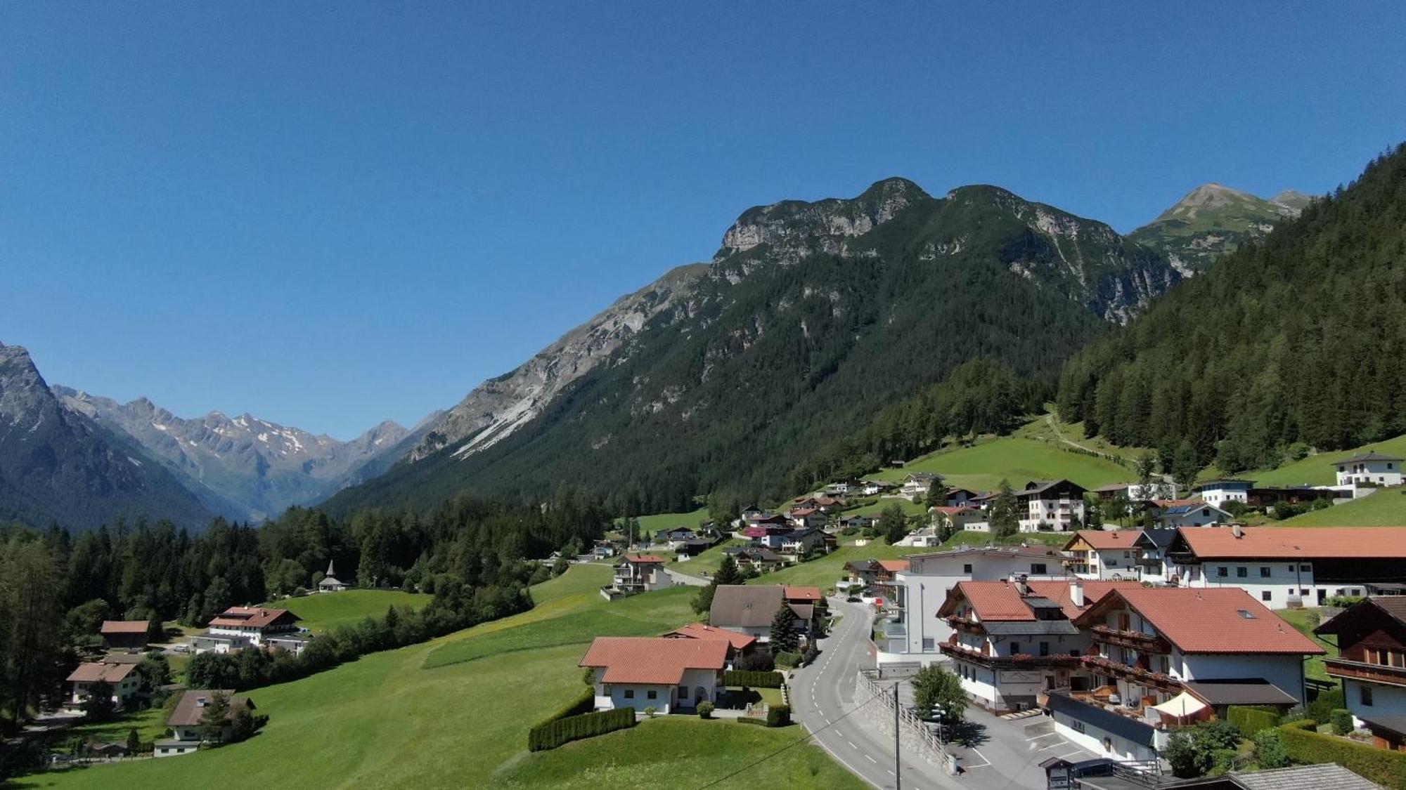 Alpen Gasthof Apartments Hohe Burg 堤林斯 外观 照片