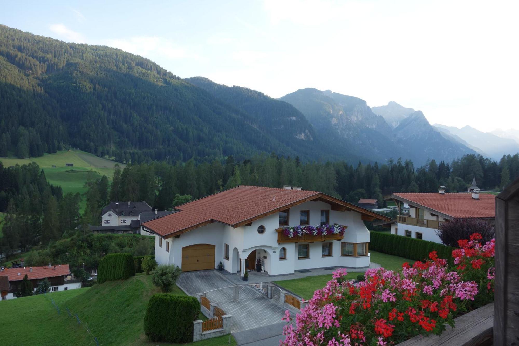 Alpen Gasthof Apartments Hohe Burg 堤林斯 外观 照片
