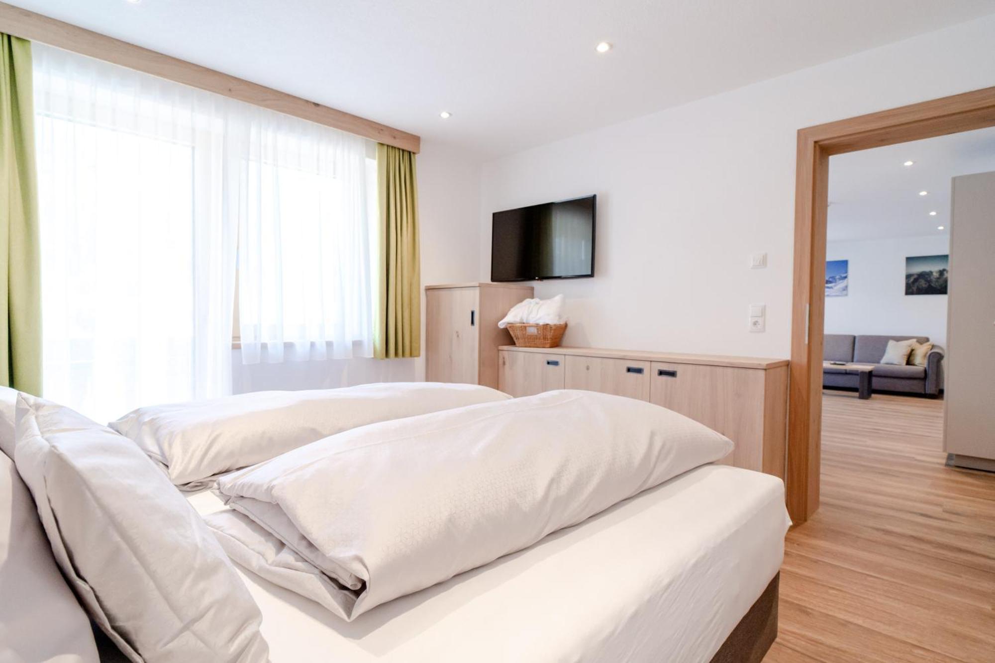 Alpen Gasthof Apartments Hohe Burg 堤林斯 外观 照片